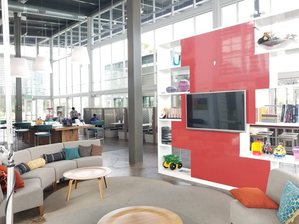 The Landing Club & Café | restaurant | 7012 Sail View Ln, Apollo Beach, FL 33572, USA | 8136772022 OR +1 813-677-2022