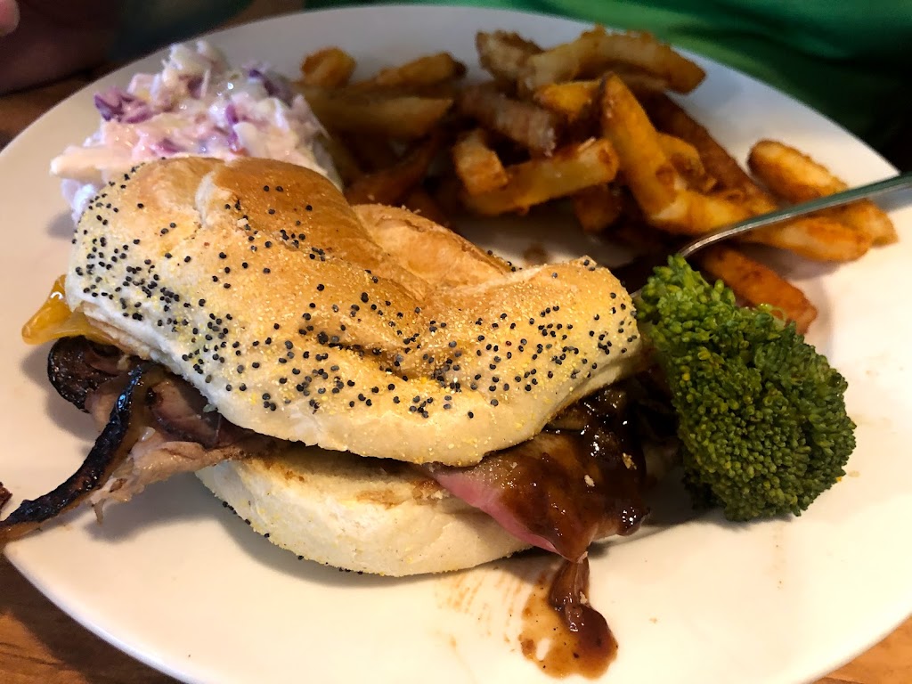 Itgens Restaurant & Ice Cream Parlour | restaurant | 211 Rockaway Ave, Valley Stream, NY 11580, USA | 5168257444 OR +1 516-825-7444