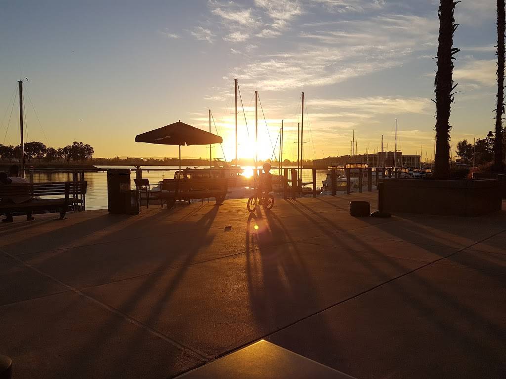 Starbucks | cafe | 1211 E, Embarcadero, Oakland, CA 94606, USA | 5105338287 OR +1 510-533-8287