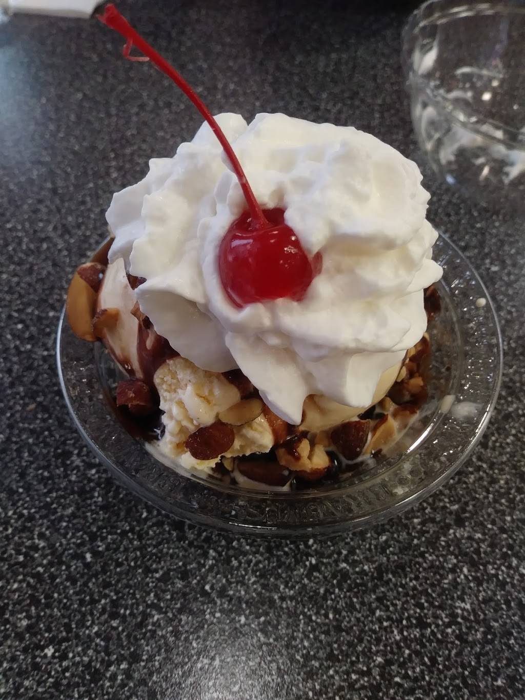 Braums Ice Cream & Burger Restaurant | restaurant | 3921 S Pennsylvania Ave, Oklahoma City, OK 73119, USA | 4056857665 OR +1 405-685-7665