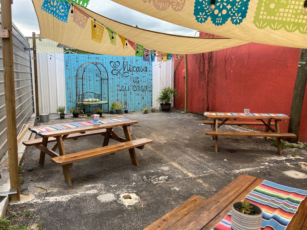 Nachos Tacos Patio | restaurant | 109 N Kings Ave, Brandon, FL 33510, USA | 8133250047 OR +1 813-325-0047