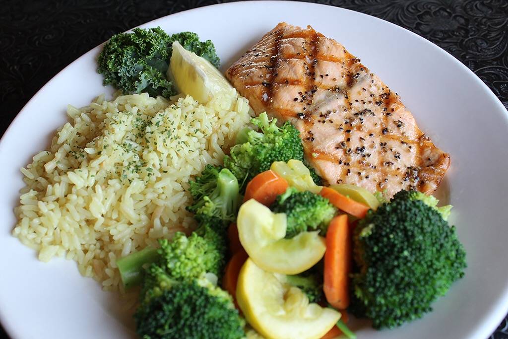 The Oak Pit Steakhouse and Bar | restaurant | 615 N Main St, Porterville, CA 93257, USA | 5597842136 OR +1 559-784-2136