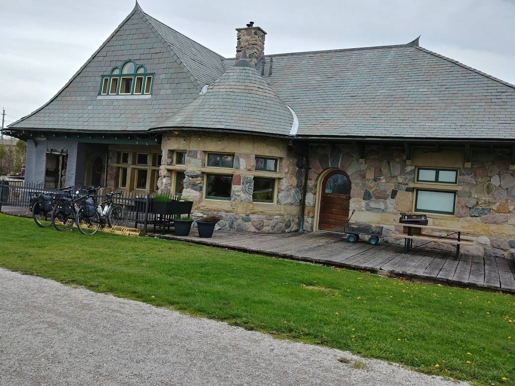 Mettawas Station Mediterranean Restaurant | restaurant | 169 Lansdowne Ave, Kingsville, ON N9Y 1S4, Canada | 5197332459 OR +1 519-733-2459