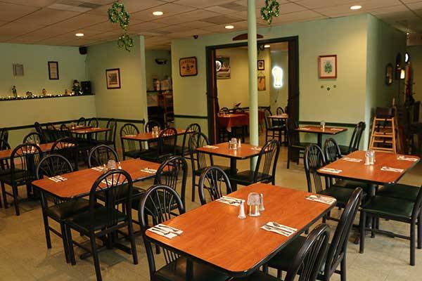 Maloneys | restaurant | 417 Main St, Hallstead, PA 18822, USA | 5708799952 OR +1 570-879-9952