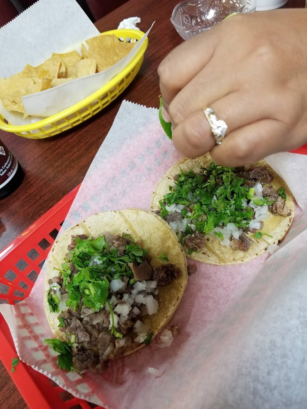 Tacos el Chiquito | restaurant | 2801 147th St, Posen, IL 60469, USA | 7086902101 OR +1 708-690-2101