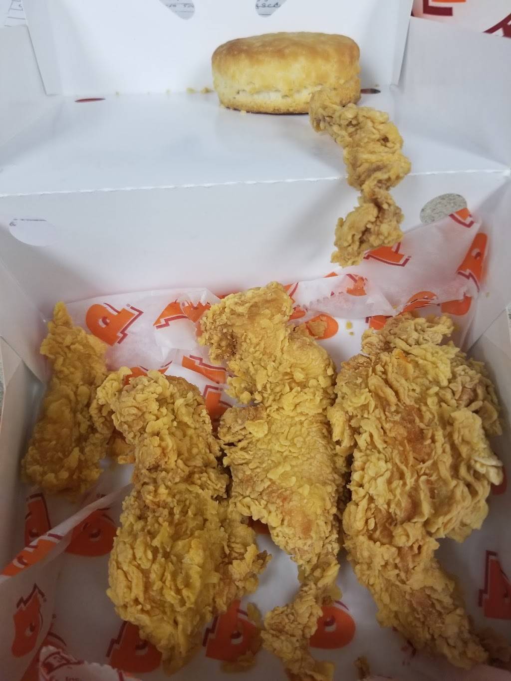 Popeyes Louisiana Kitchen | restaurant | 73rd Battalion Building 33011, Fort Hood, TX 76544, USA | 2545325040 OR +1 254-532-5040