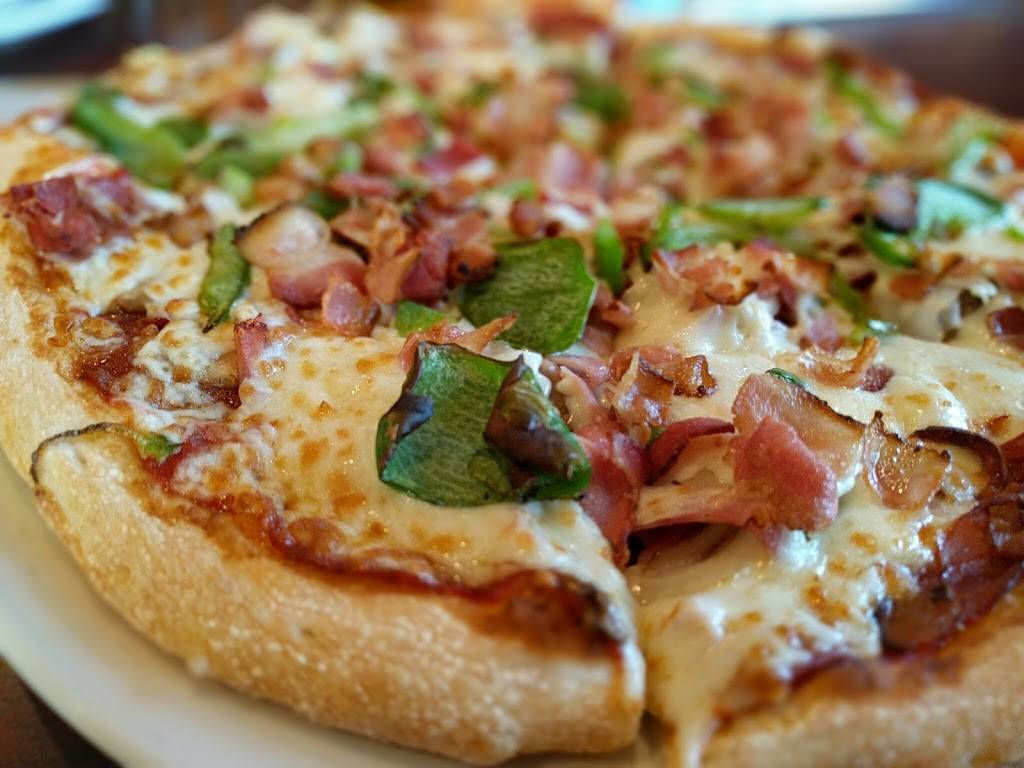 Mikes Kirkland | restaurant | 2945 Boulevard Saint-Charles, Kirkland, QC H9H 3B5, Canada | 5146958720 OR +1 514-695-8720