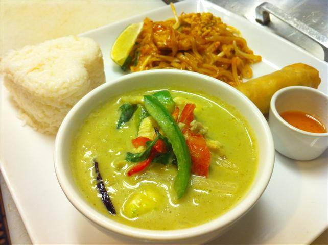 Krua Thai Family Kitchen | restaurant | 2515 NE 55th St, Seattle, WA 98105, USA | 2069854398 OR +1 206-985-4398