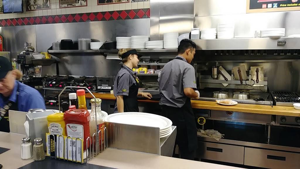 Waffle House | meal takeaway | 2233 E Pass Rd, Gulfport, MS 39507, USA | 2288963637 OR +1 228-896-3637