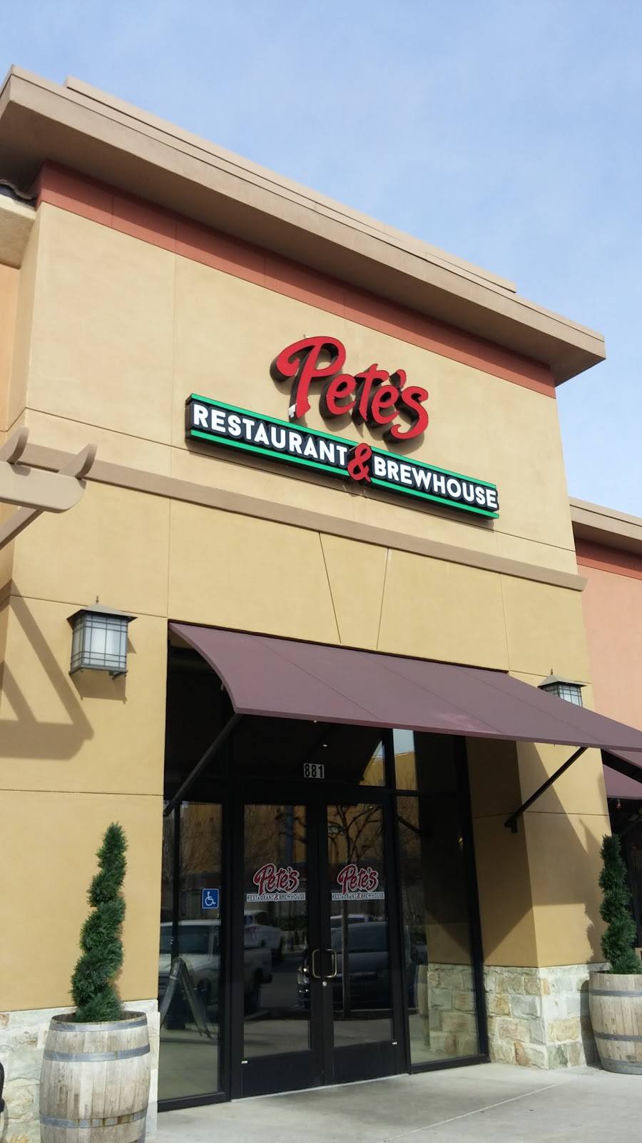 Petes Restaurant & BrewHouse | restaurant | 881 Lifestyle St, Manteca, CA 95337, USA | 2098254200 OR +1 209-825-4200