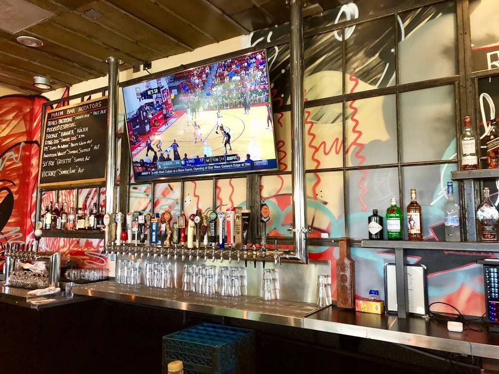 Highline RxR | restaurant | 2010 Crystal Dr, Arlington, VA 22202, USA | 7034132337 OR +1 703-413-2337