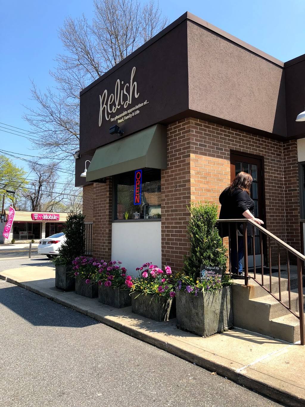 Relish | restaurant | 2 Pulaski Rd, Kings Park, NY 11754, USA | 6312922740 OR +1 631-292-2740