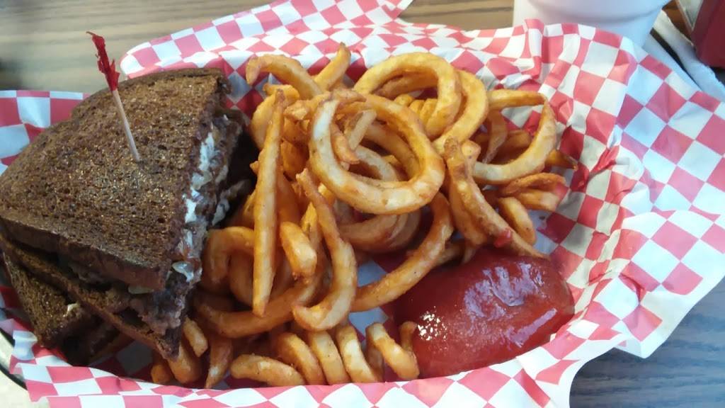 Town Fryer LLC | restaurant | 130 Broad St, Constantine, MI 49042, USA | 2694356735 OR +1 269-435-6735