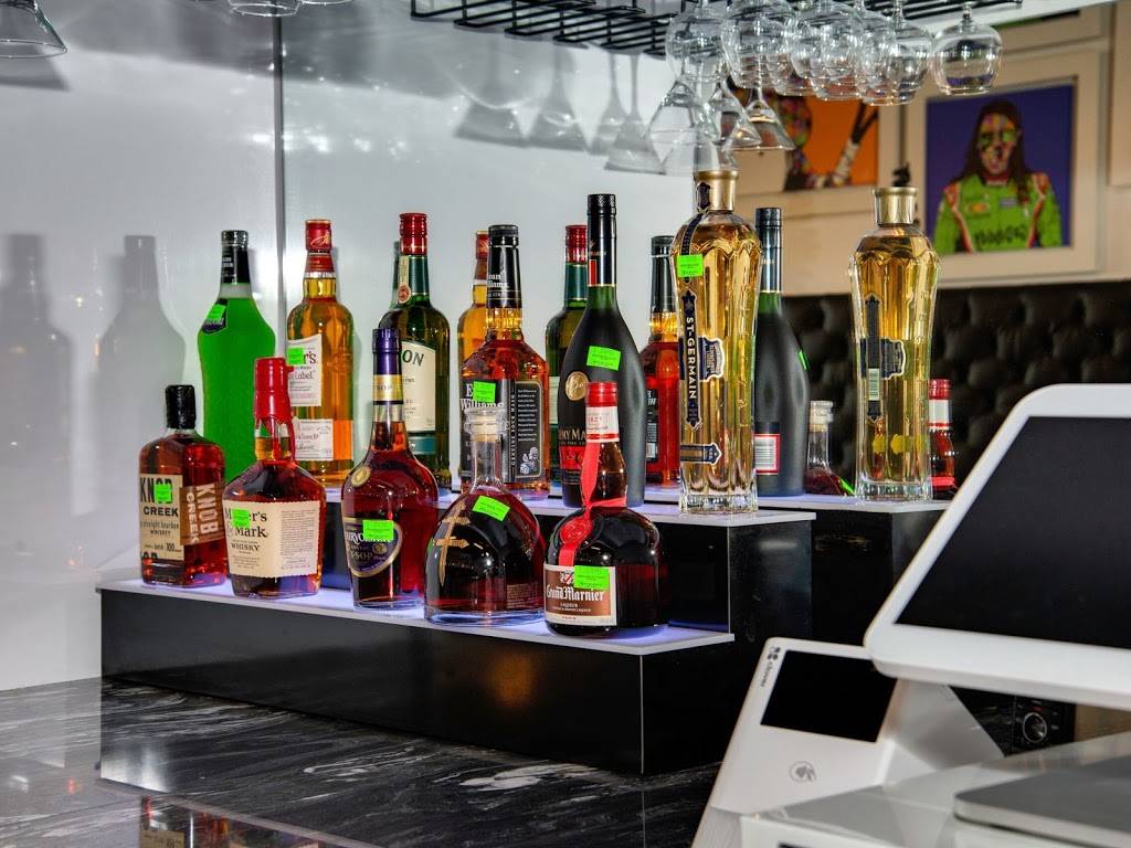 Nick & Mike Bar and Grill | restaurant | 11524 N Tryon St #7, Charlotte, NC 28262, USA | 9803350405 OR +1 980-335-0405