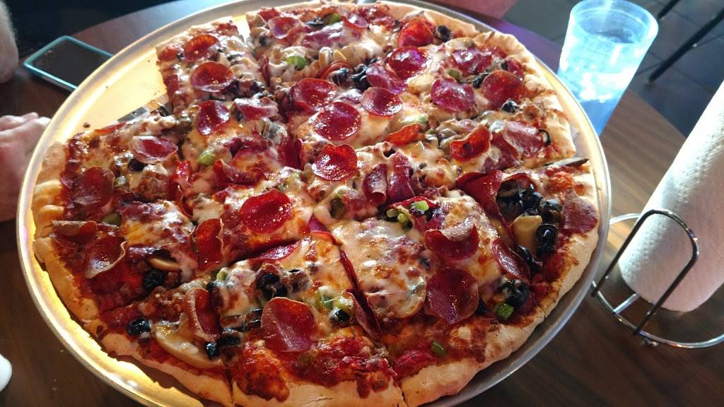 Coriglianos Pizza | restaurant | 701 N Lincoln St, Knoxville, IA 50138, USA | 6418423705 OR +1 641-842-3705