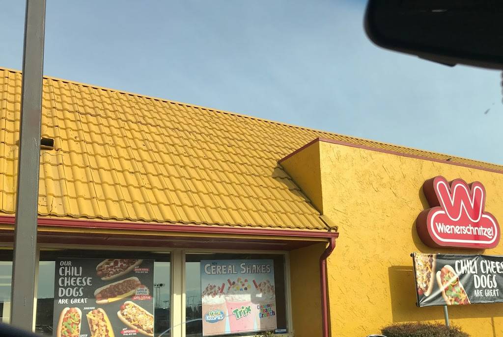 Wienerschnitzel | restaurant | 236 N Chester Ave, Bakersfield, CA 93308, USA | 6613930471 OR +1 661-393-0471