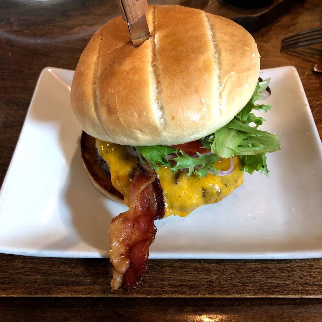 Patriots Tavern | restaurant | 145 New England Pl, Stillwater, MN 55082, USA | 6513421472 OR +1 651-342-1472