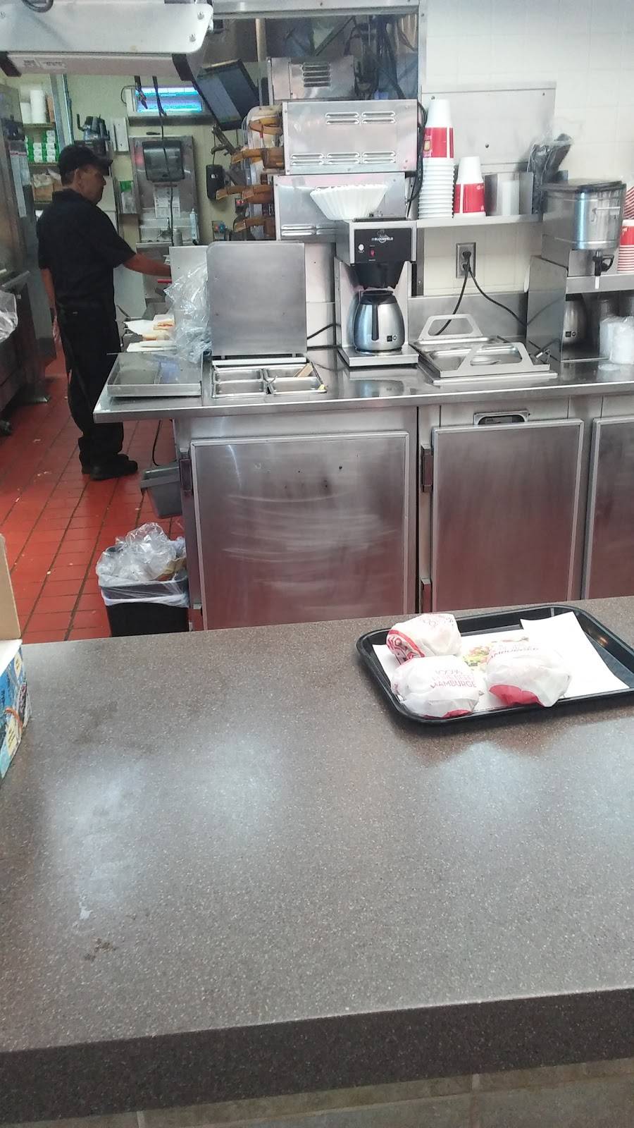 Wendys | restaurant | 1209 N Main St, Huntingburg, IN 47542, USA | 8126835905 OR +1 812-683-5905