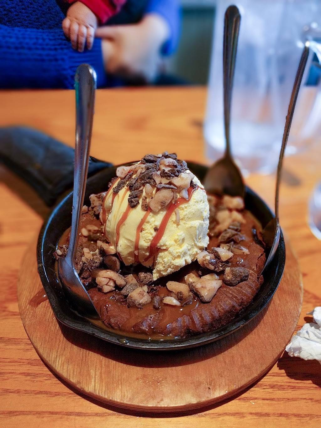 Chilis Grill & Bar | meal takeaway | 2560 W El Camino Real, Mountain View, CA 94040, USA | 6509412227 OR +1 650-941-2227