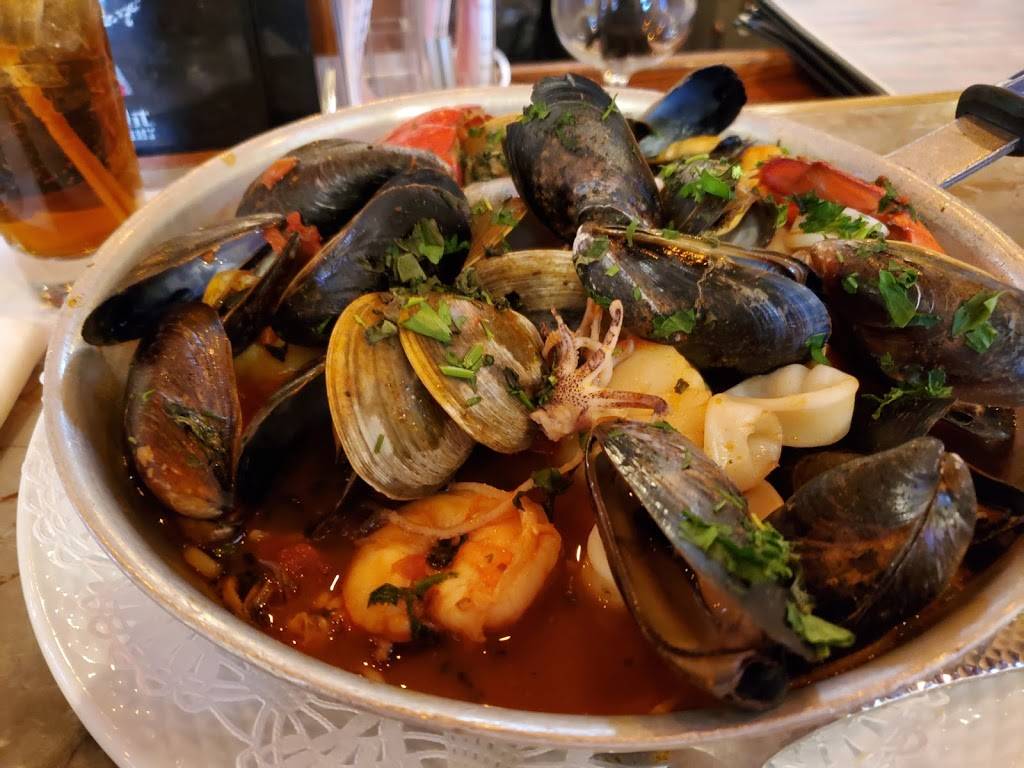 Bellas Restaurant | restaurant | 933 Hingham St, Rockland, MA 02370, USA | 7818715789 OR +1 781-871-5789