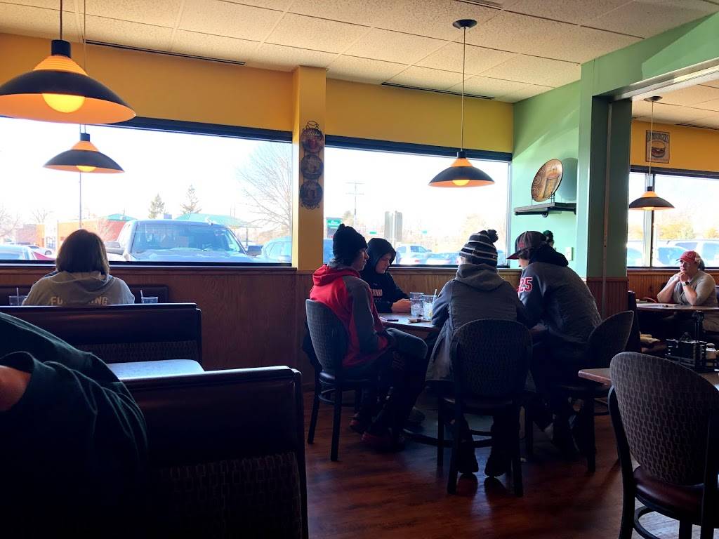 The Creamery Crossing | restaurant | 2 S Pine Dr, Circle Pines, MN 55014, USA | 7637109112 OR +1 763-710-9112