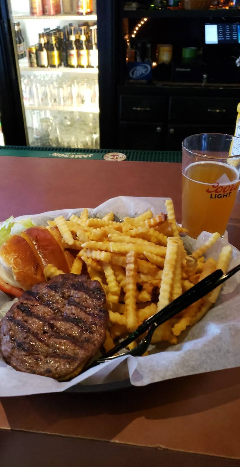 Green Town Tavern | restaurant | 110 S Genesee St, Waukegan, IL 60085, USA | 8472441001 OR +1 847-244-1001