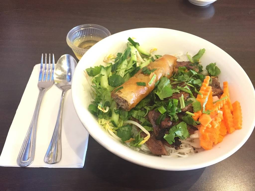 Pho Que Huong | restaurant | 400 N Greenville Ave Suite 15, Richardson, TX 75081, USA | 9728699999 OR +1 972-869-9999