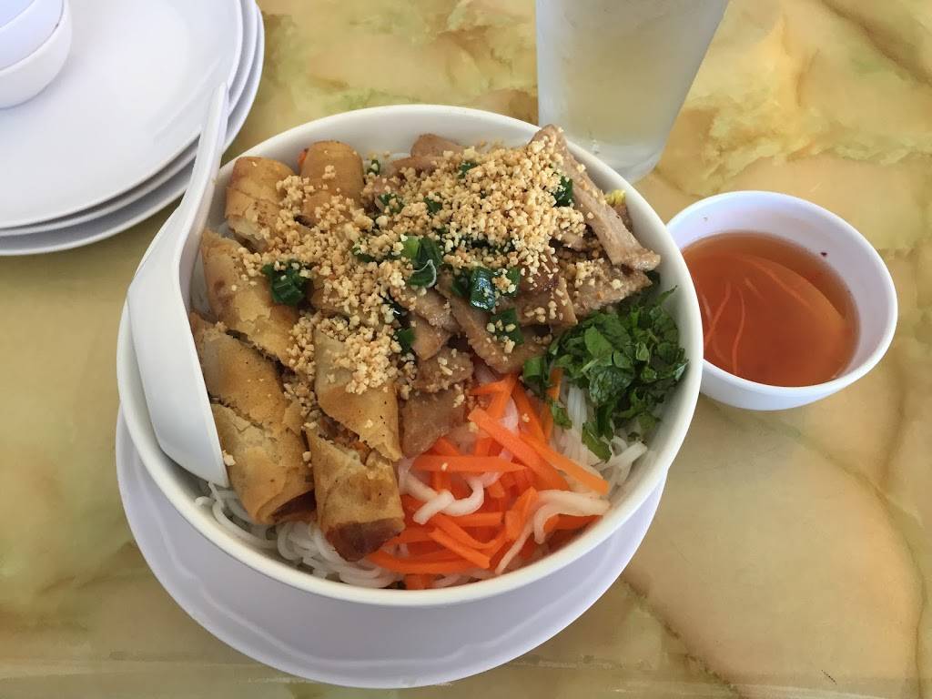 Saigons Restaurant | restaurant | 3624 Waialae Ave, Honolulu, HI 96816, USA | 8087354242 OR +1 808-735-4242