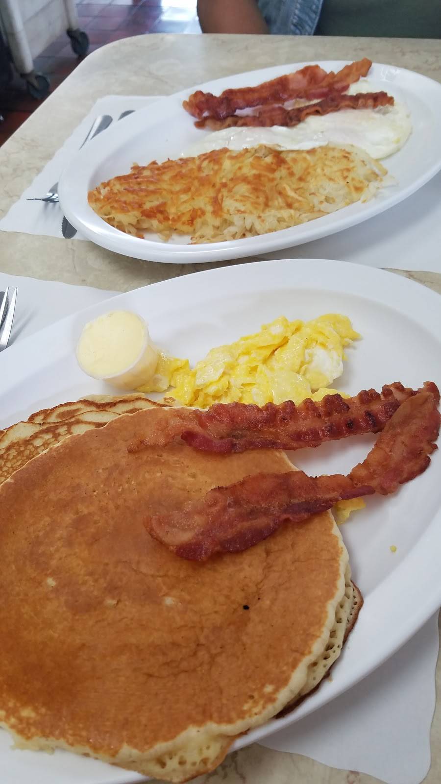 Famous Cafe | restaurant | 23417 Main St, Carson, CA 90745, USA | 3108356200 OR +1 310-835-6200