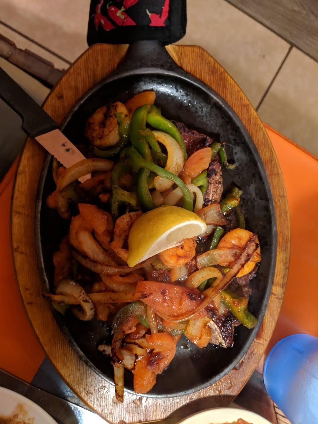 Los Tres Caminos | restaurant | 212 E North Ave, Flora, IL 62839, USA | 6186623416 OR +1 618-662-3416