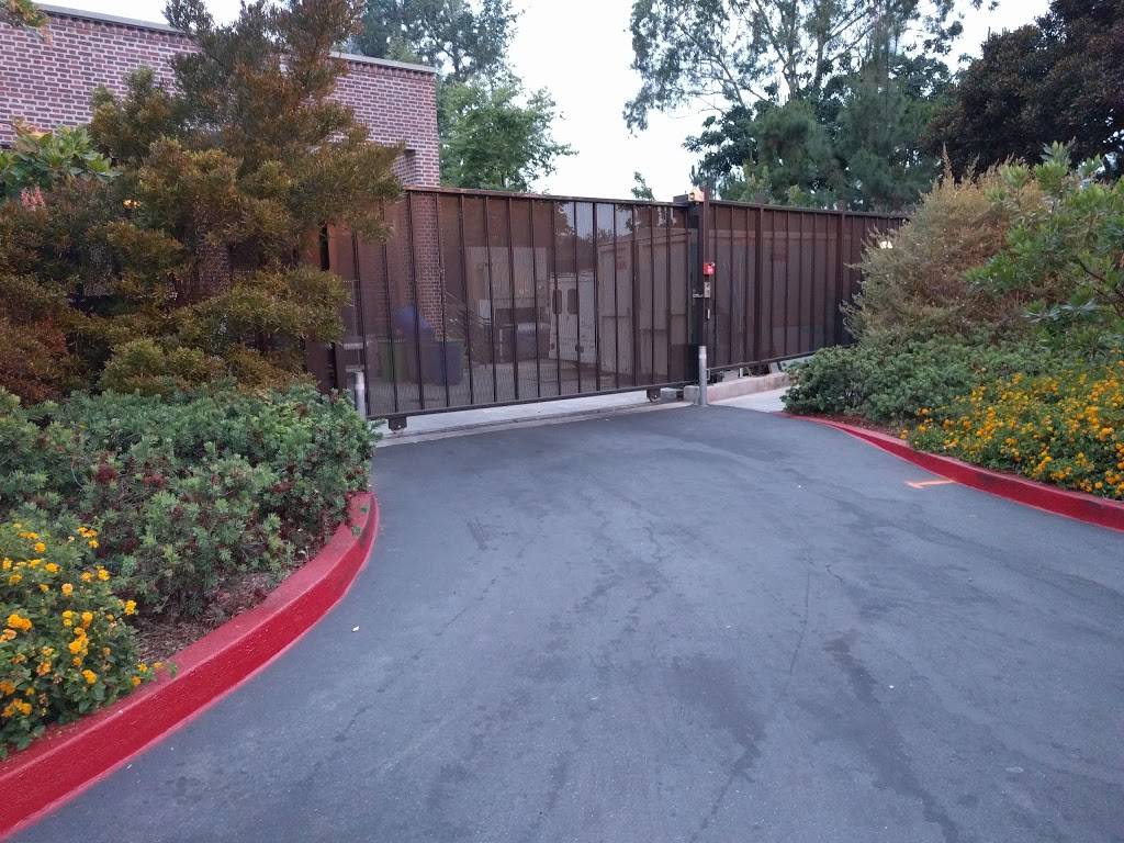 Amy King Dundon-Berchtold University Club of USC | restaurant | 705 W 34th St, Los Angeles, CA 90089, USA | 2137402030 OR +1 213-740-2030