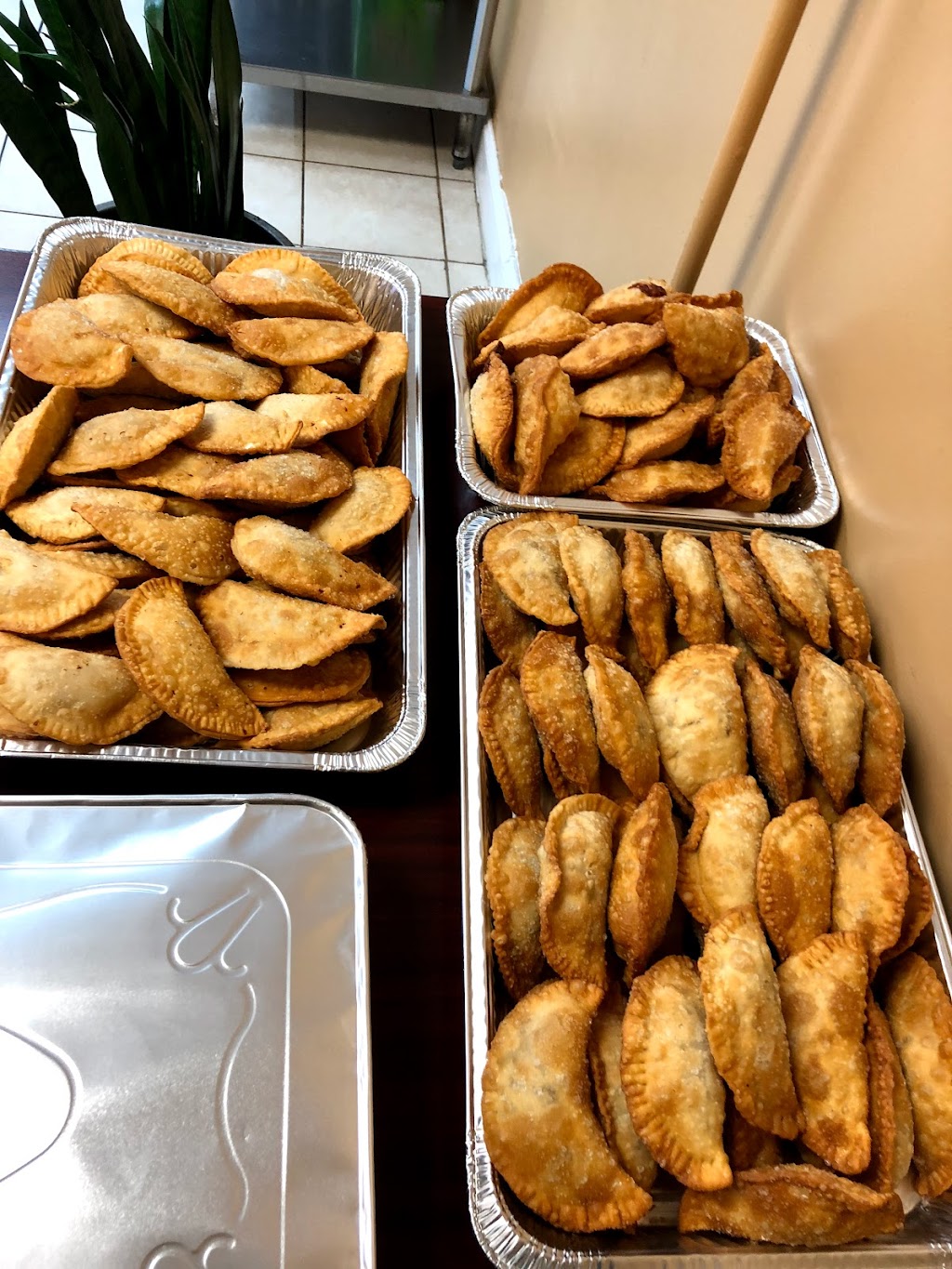 La Sierra Restaurant | meal delivery | 3401 N Front St, Philadelphia, PA 19140, USA | 2154254249 OR +1 215-425-4249