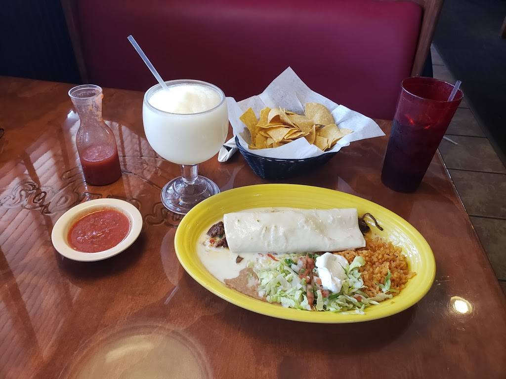 Los Amigos | restaurant | 5 Resort Dr, Carlyle, IL 62231, USA | 6188445015 OR +1 618-844-5015