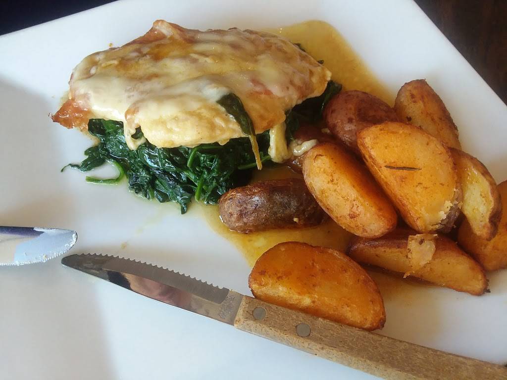 Mickeys Restaurant & Bar | restaurant | 2323 Whitney Ave, Hamden, CT 06518, USA | 2032884700 OR +1 203-288-4700