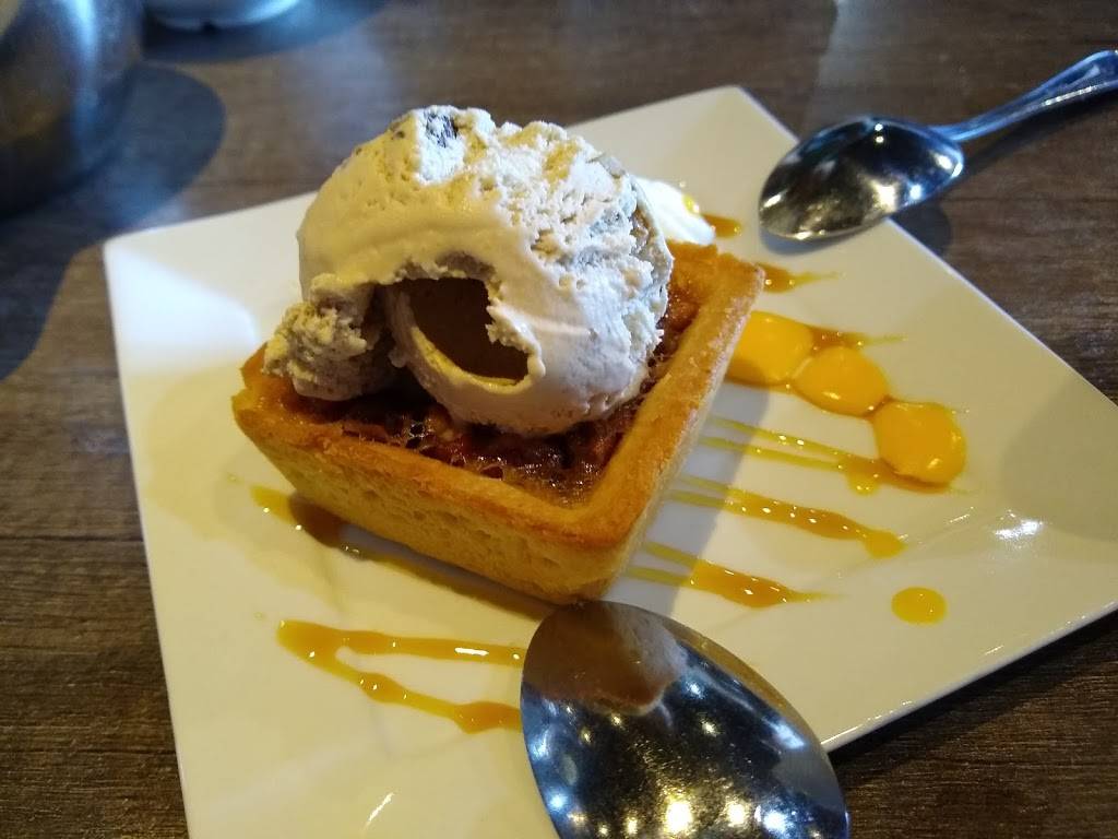 Lake Country Grill | restaurant | 425 West Street N, Orillia, ON L3V 7R2, Canada | 7053290303 OR +1 705-329-0303