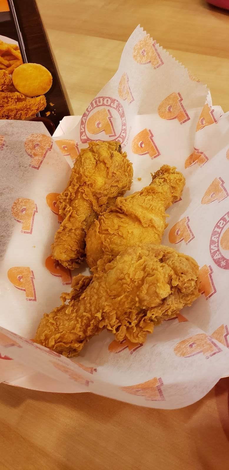 Popeyes Louisiana Kitchen | restaurant | 2496 Wabash Ave, Springfield, IL 62704, USA | 2177939280 OR +1 217-793-9280