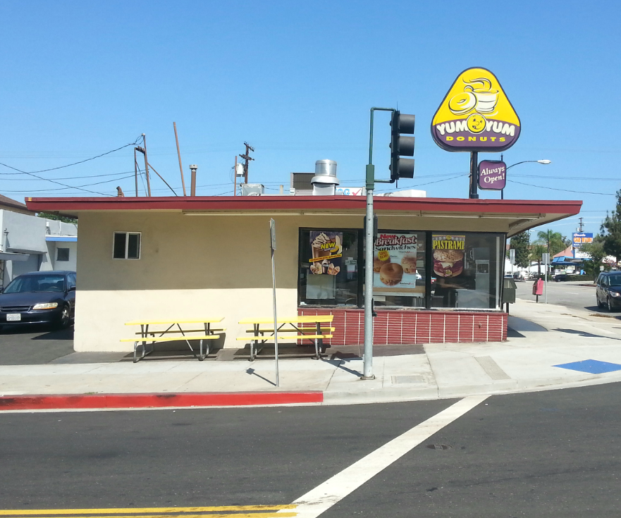 Yum Yum Donuts | cafe | 555 S Glenoaks Blvd, Burbank, CA 91502, USA | 8188433831 OR +1 818-843-3831