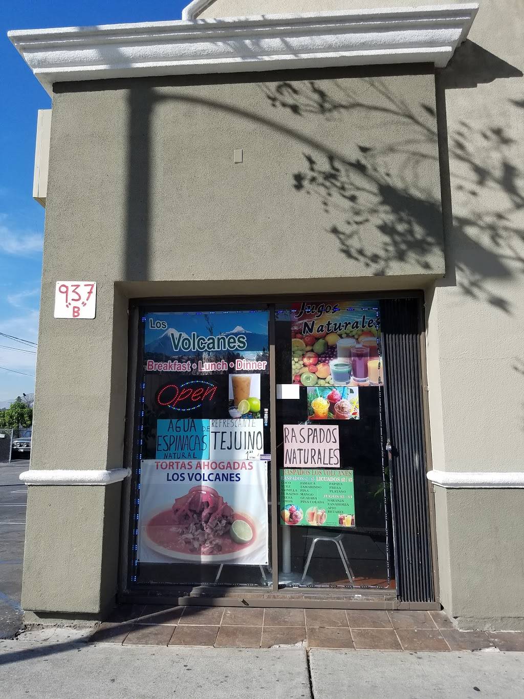 Cocina Los Volcanes | restaurant | 937 W Holt Ave, Pomona, CA 91768, USA | 9096204848 OR +1 909-620-4848