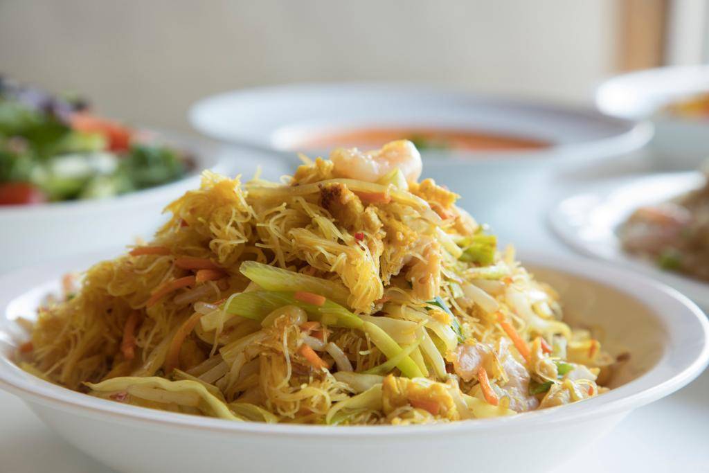 Red Panda | restaurant | 730 Lakeshore Rd E, Mississauga, ON L5G 1J6, Canada | 9059907478 OR +1 905-990-7478