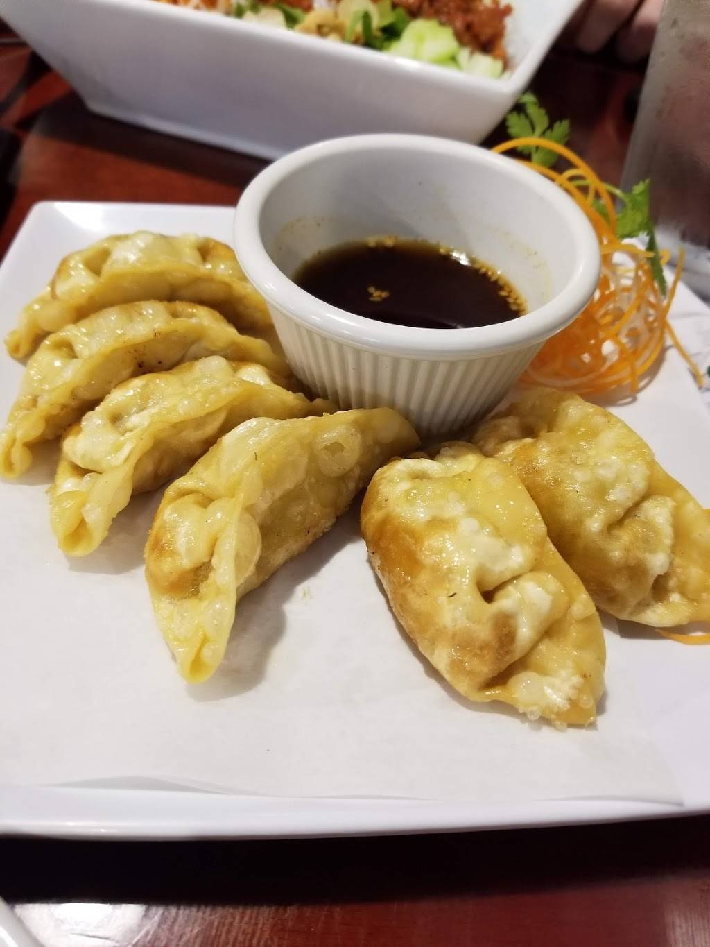 Sriracha | restaurant | 5751 Nolensville Pike, Nashville, TN 37211, USA | 6159151498 OR +1 615-915-1498