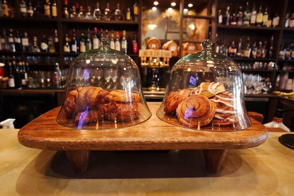 The Refuge Bar & Bistro | restaurant | 24 Waterway Ave #110, The Woodlands, TX 77380, USA | 7133895674 OR +1 713-389-5674