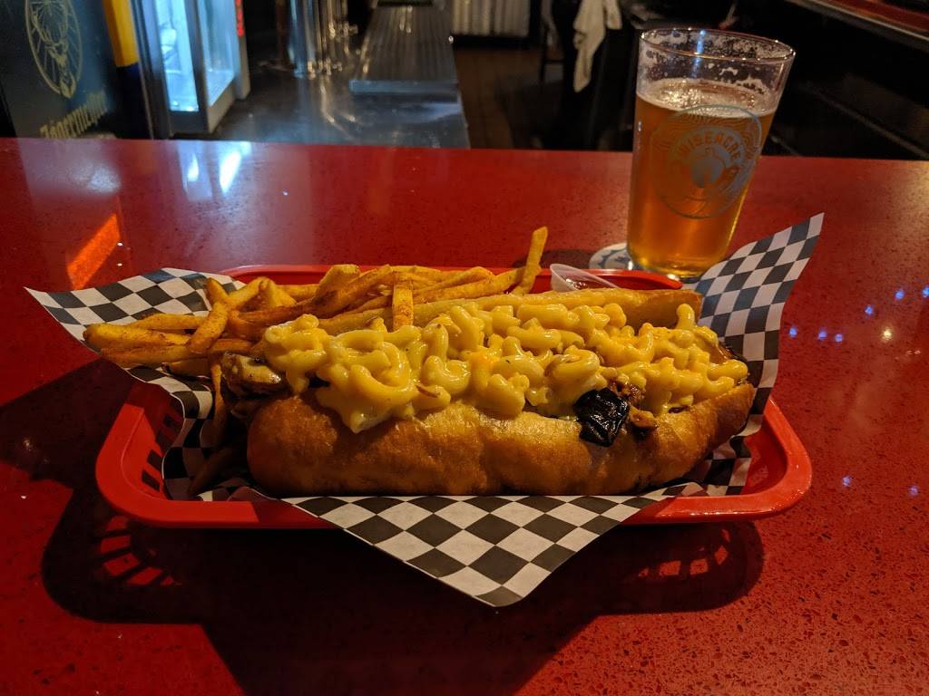 Growlers | restaurant | 1911 Poplar Ave, Memphis, TN 38104, USA | 9012447904 OR +1 901-244-7904