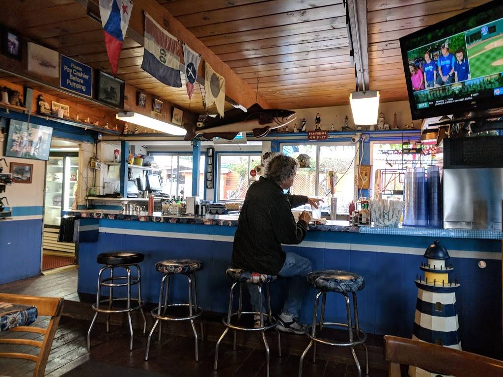 Lighthouse Harbor Grille | restaurant | 7902 CA-1, Moss Landing, CA 95039, USA | 8316333858 OR +1 831-633-3858