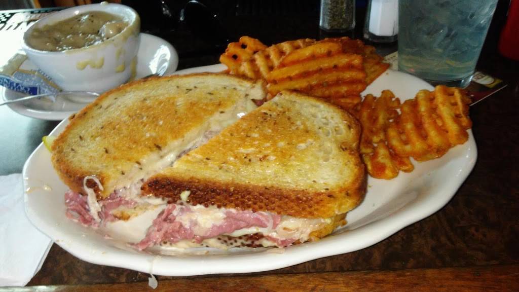 Traditions Restaurant & Pub | restaurant | 2739 Highway Ave, Highland, IN 46322, USA | 2198383100 OR +1 219-838-3100