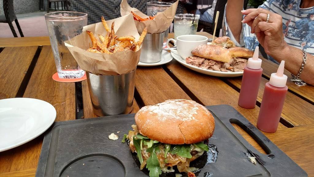 Wicked Wolf Tavern | restaurant | 120 Sinatra Dr, Hoboken, NJ 07030, USA | 2016597500 OR +1 201-659-7500