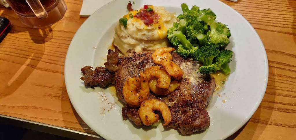 Chilis Grill & Bar | meal takeaway | 300 W Calaveras Blvd, Milpitas, CA 95035, USA | 4089429106 OR +1 408-942-9106