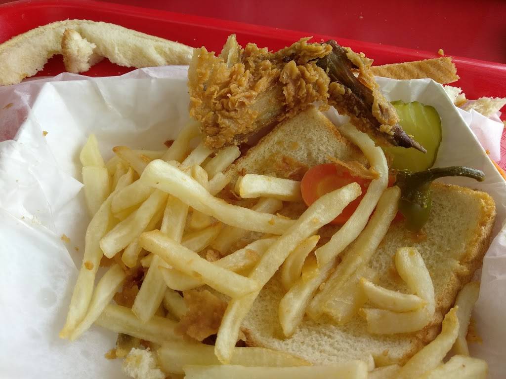 Halls Honey-Fried Chicken | restaurant | 301 W Camp Wisdom Rd, Duncanville, TX 75116, USA | 2142382255 OR +1 214-238-2255