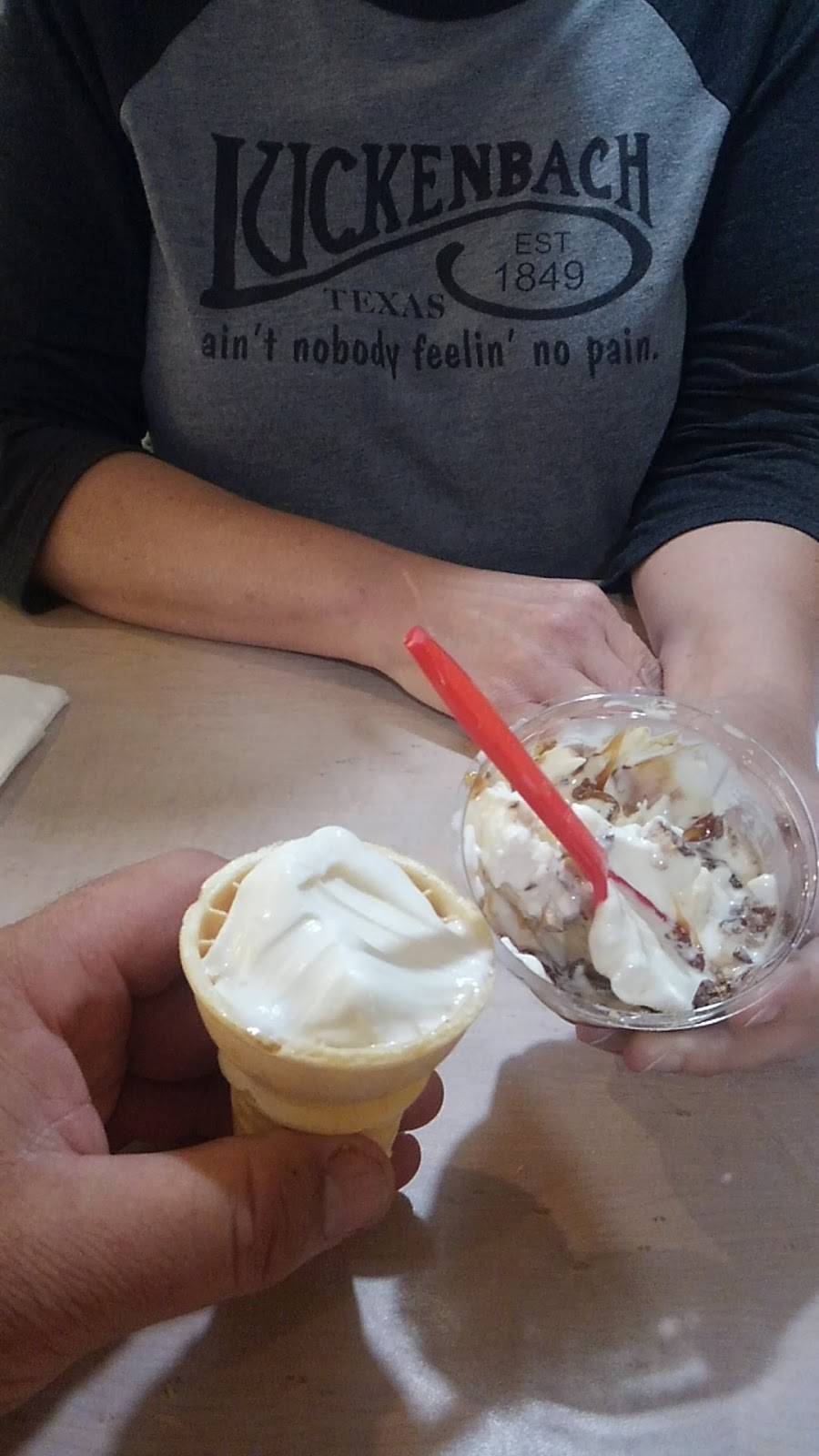 Dairy Queen Store | restaurant | 1110 S Key Ave, Lampasas, TX 76550, USA | 5125566254 OR +1 512-556-6254