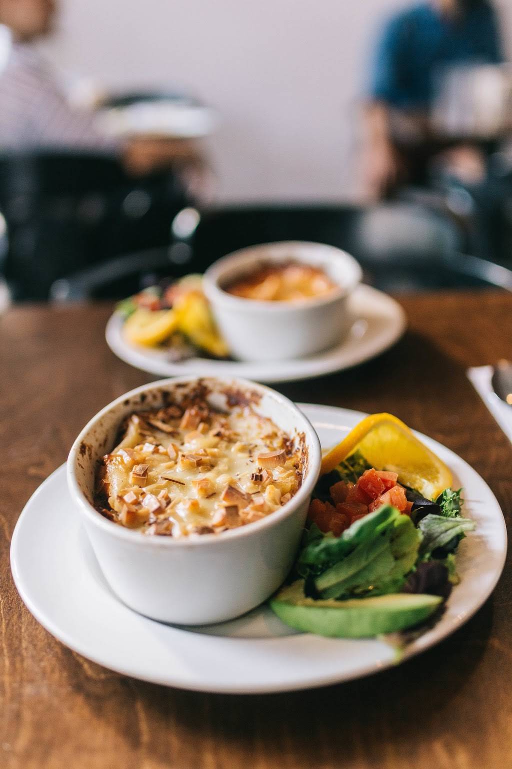 Le Lendemain dveille | restaurant | 7467 Rue St-Hubert, Montréal, QC H2R 2N5, Canada | 5142718484 OR +1 514-271-8484