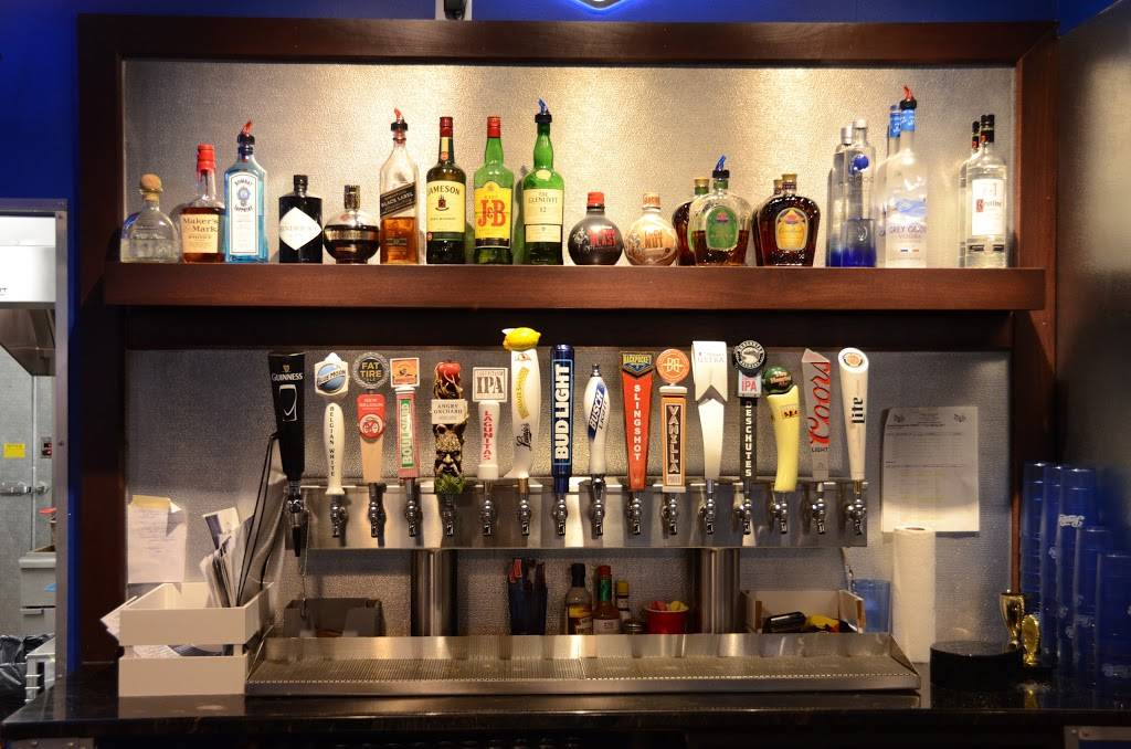 Blue 42 Sports Bar and Grill | restaurant | 629 Ellis Blvd NW, Cedar Rapids, IA 52405, USA | 3198262996 OR +1 319-826-2996